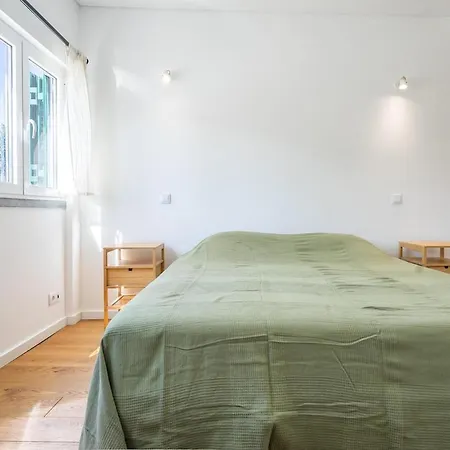 Serene 4Br Family Home By River