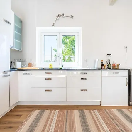 Serene 4Br Family Home By River Appartement