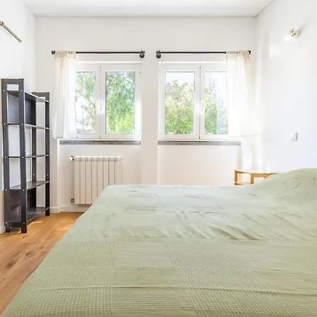 Serene 4Br Family Home By River