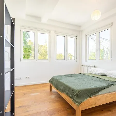 Serene 4Br Family Home By River Appartement