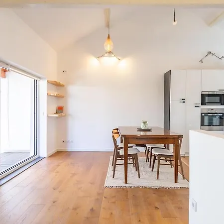Serene 4Br Family Home By River