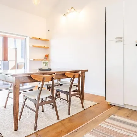 Serene 4Br Family Home By River